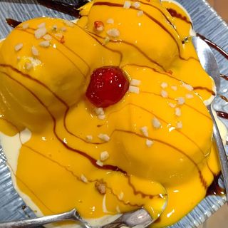 Mango cream and vanilla icrecream