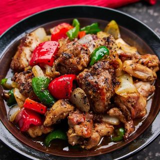 Pollo con pimienta negra