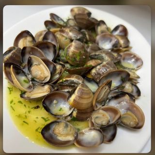 Almejas Al Ajillo
