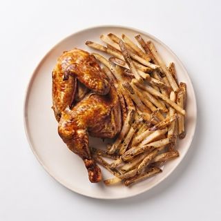 Combo Medio Pollo Asado con Patatas Caseras