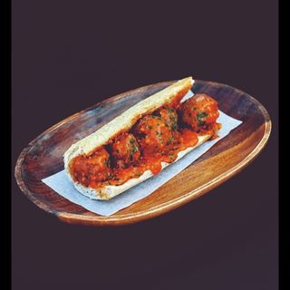 Bocadillo de albóndigas