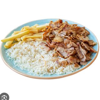 Plato kebab ternera con patatas y arroz
