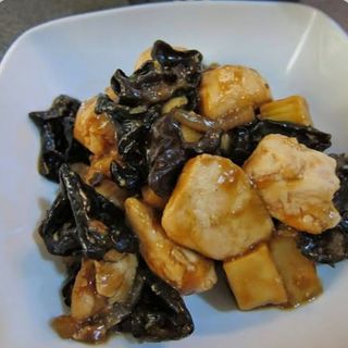 Pollo con setas chinas  y bambú