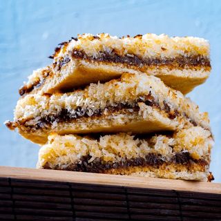 Cuadrado De Coco Con Dulce De Leche