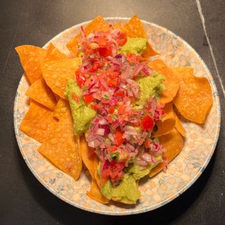 Nachos Guacamole
