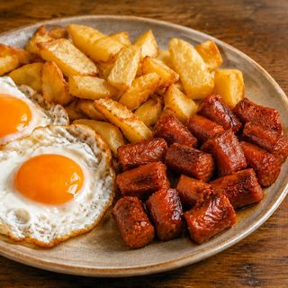 Huevos Camperos Con Txistorra
