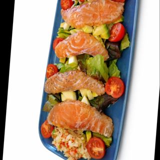 Ensalada De Salmón, Aguacate Y Manzana
