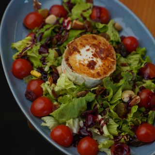 Ensalada De Queso De Cabra A La Plancha