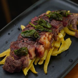 Entrecot De Rubia Gallega A La Parrilla Con Patatas Fritas
