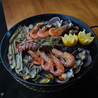 Parrillada De Mariscos Con Menier De Cítricos