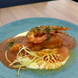 Bacalao Fresco Crujiente Con Salsa De Langostinos