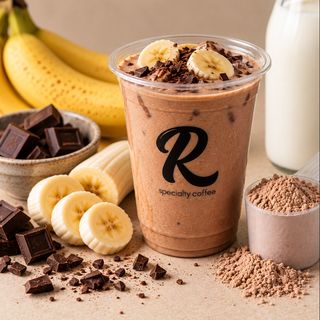 Batido de proteína con chocolate y plátano