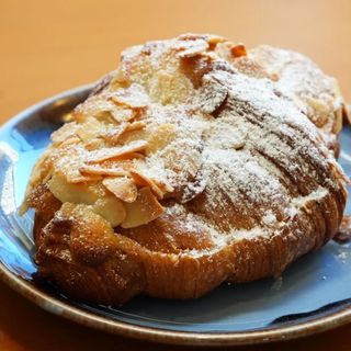 Croissant De Almendras