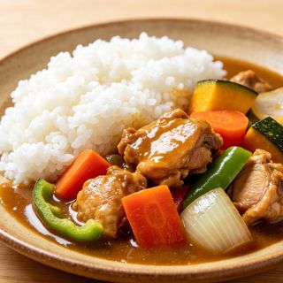 Arroz blanco con pollo al curry