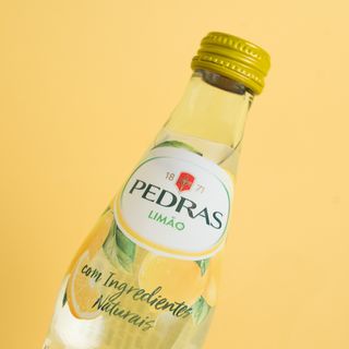 Água das Pedras sabor limón 25cl
