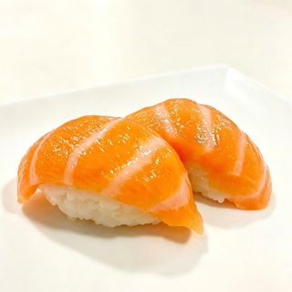 32. Nigiri de Salmón — 2 piezas