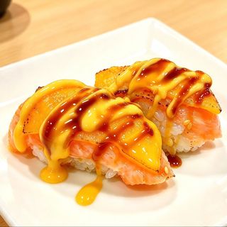 33. Nigiris de Salmón y Queso Flameado (2 uds)