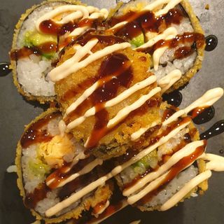 51 Futomaki Tempura de Salmón aguacate (8unidades)