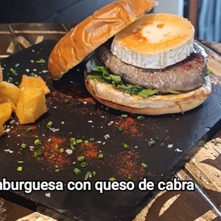 Hamburguesa Angus con queso de cabra