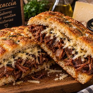 Focaccia de carrillera y manchego