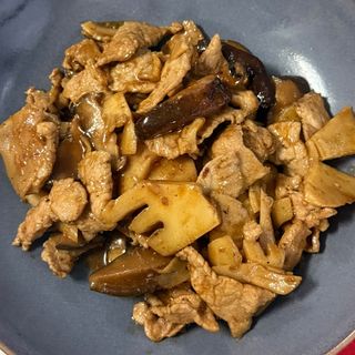 Pollo Con Bambú Y Setas
