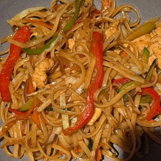 Noodles Con Pollo