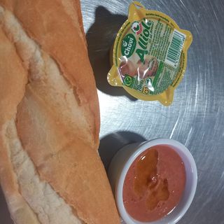 Pan Tostado Con Tomate Y Alioli