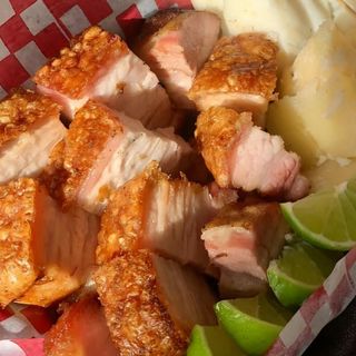 Chicharon con yuca