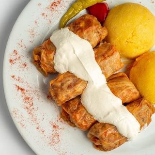 Rollitos De Carne Envueltos En Hojas De Col