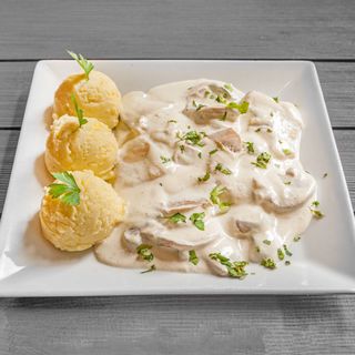 Pechuga De Pollo En Salsa De Champiñones