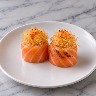 Gunkan De Salmón Flameado (2 Pzs.)