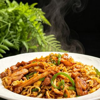 128. Tallarines Fritos Con Pollo
