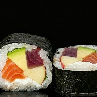 41. Futomaki  Salmón Y Atún (8 Pzas.)