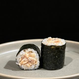 36. Maki Salmón Salteado (6 Pzas.)