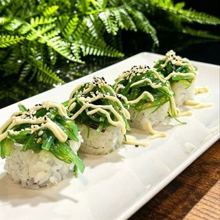 56. Uramaki Wakame