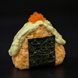 84.Onigiri salmón salteado