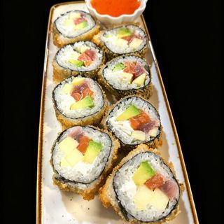49. Tempura Futomaki Salmón y Atún