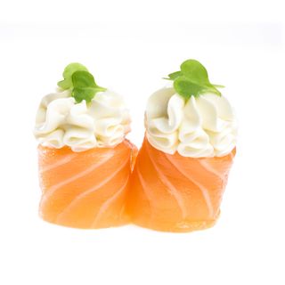 Gunkan De Salmón Y Queso (2 Pzs.)