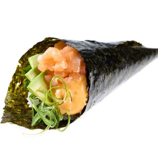 Temaki Salmon y Aguacate y Picante