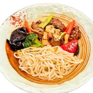 DONBURI TERNERA CON RAMEN SIN SOPA