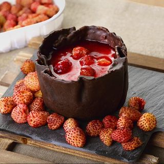 Too Much Cups de Chocolate y Fresas del Bosque