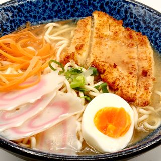 RAMEN CON POLLO FRITOS