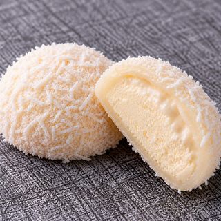 Mochi de almendras y coco (unidad) -- Almond and coconut Mochi (piece)