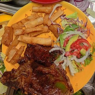 Entrecot + Ensalada + Yuca