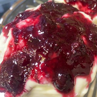 Cinnmon roll frutas del bosque