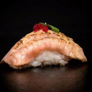 31F Nigiri de Salmón Flambeado