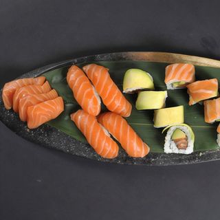 106B. Bandeja Salmon