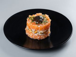 26 Tartar de Salmón con Trufa
