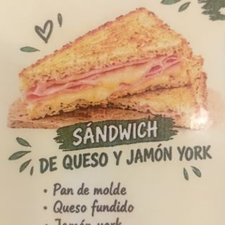 Súper Sándwich De Queso Con Jamón York Y Tomate