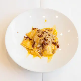 Ravioli Al Provolone, Auricchio Y Cipolla Caramellata Alla Carbonara